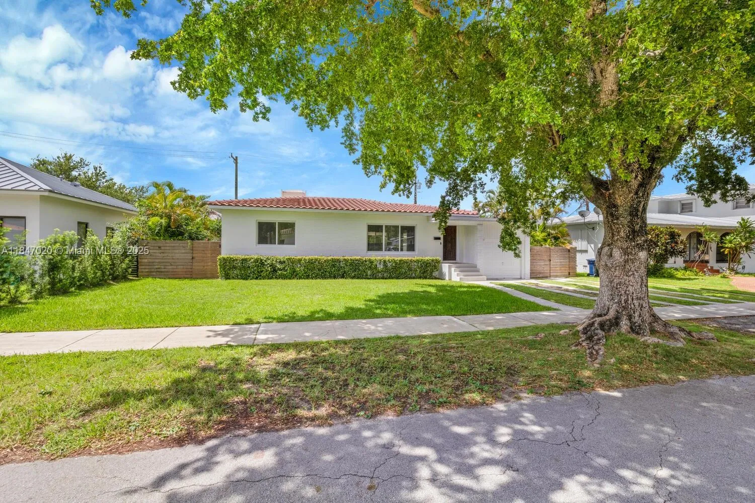 Miami, Florida 33155, United States, 3 Bedrooms Bedrooms, ,2 BathroomsBathrooms,Residential,Pending,180634