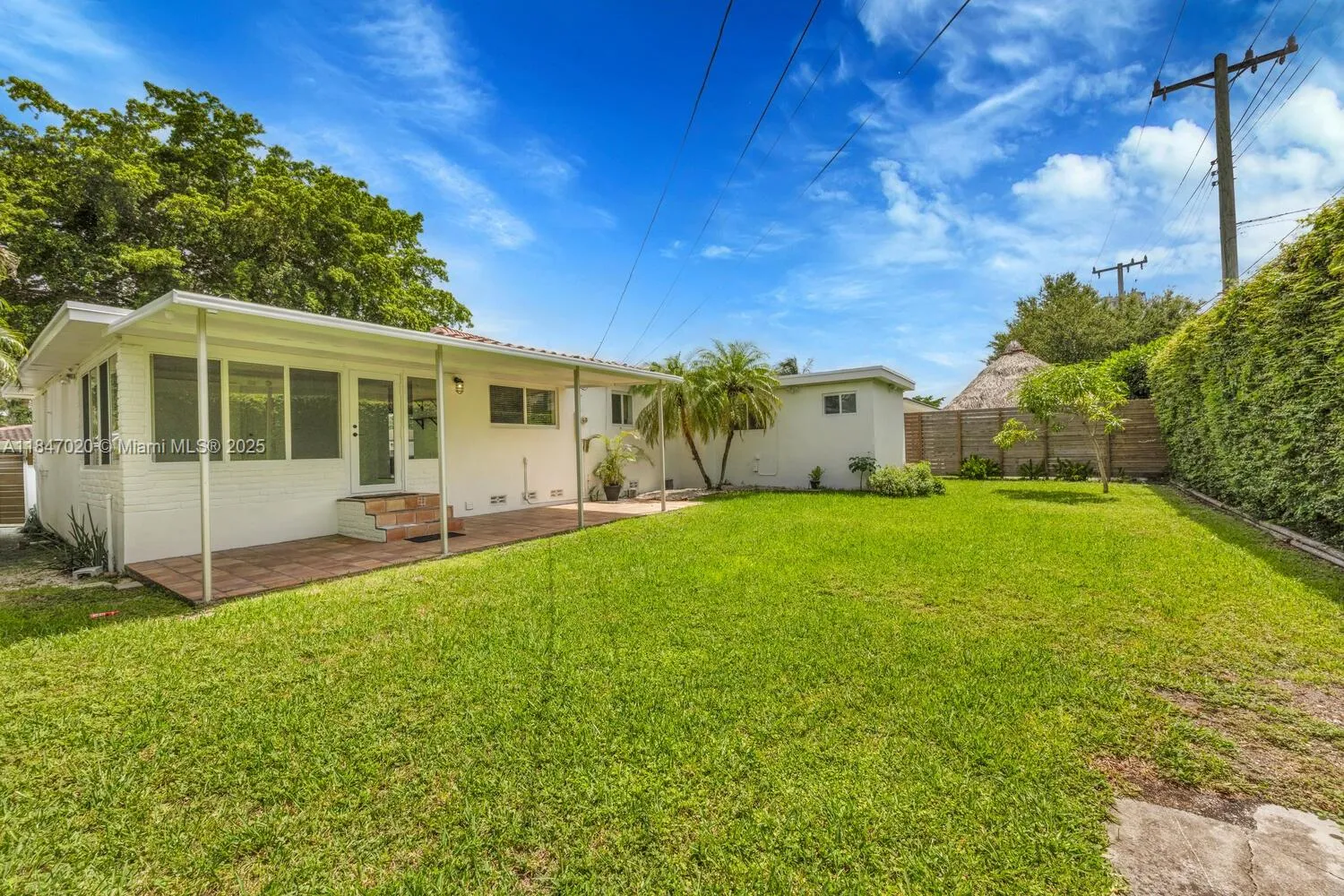 Miami, Florida 33155, United States, 3 Bedrooms Bedrooms, ,2 BathroomsBathrooms,Residential,Pending,180634