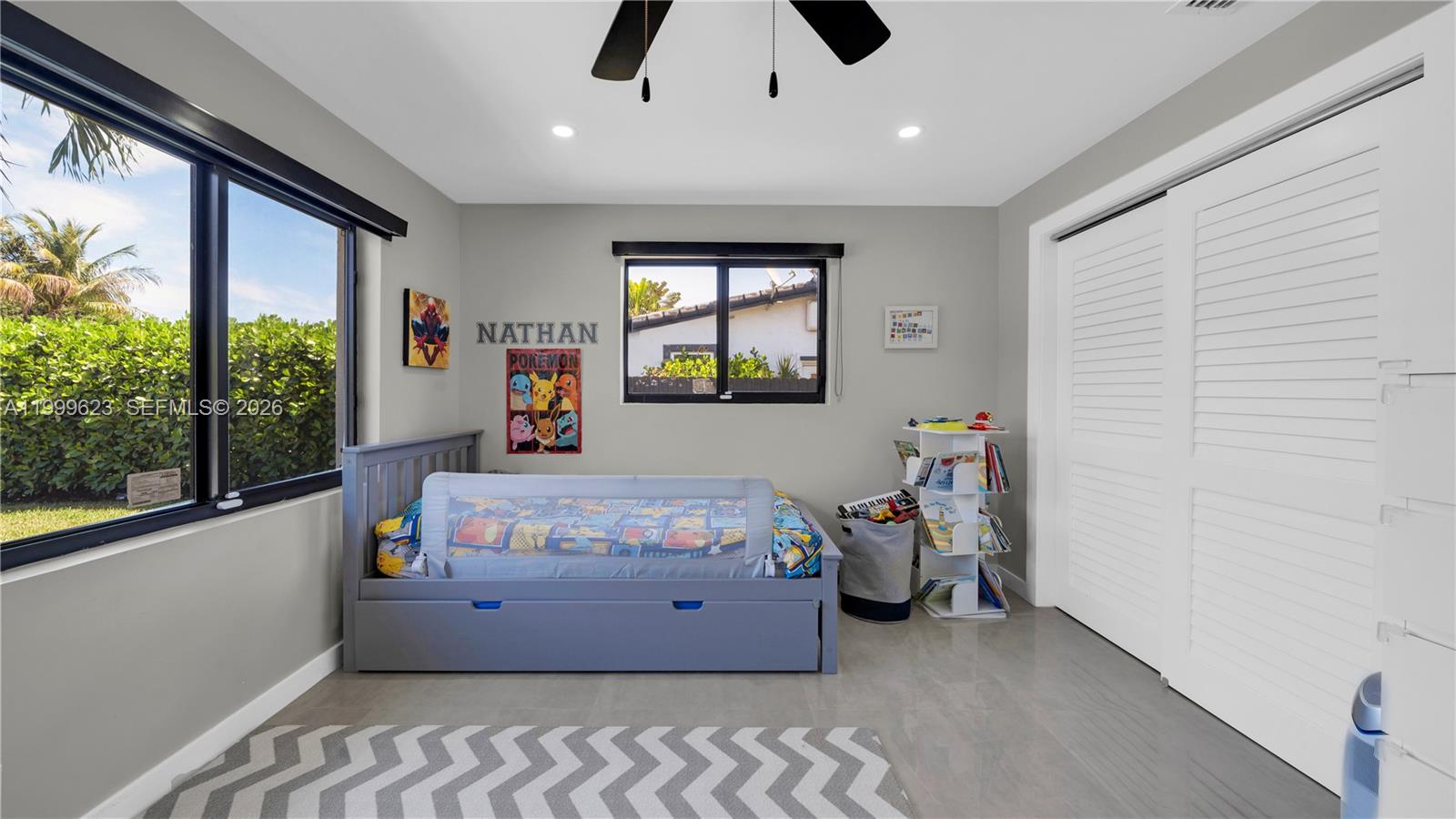 HOLLYWOOD HILLS - Residential