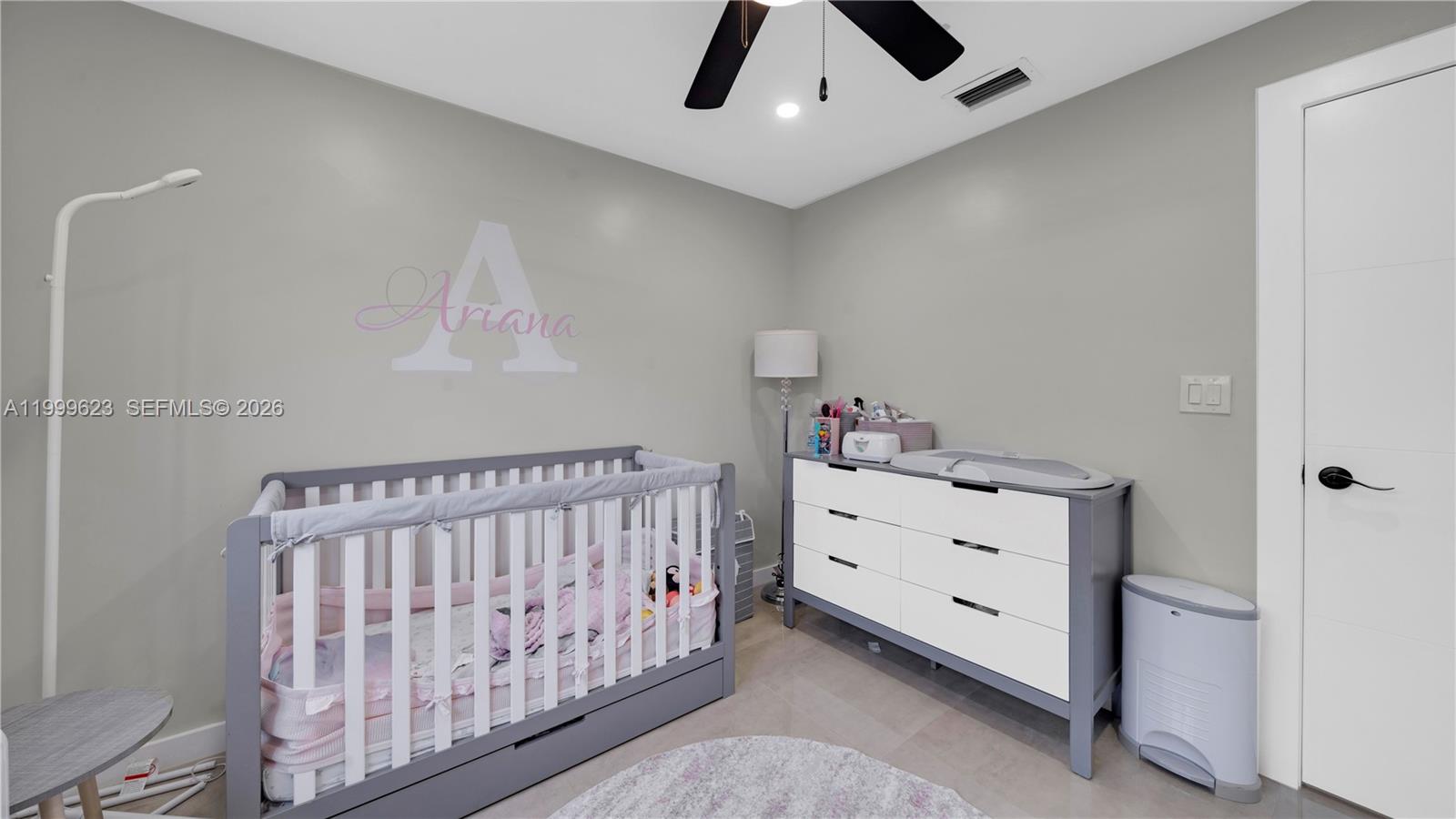 HOLLYWOOD HILLS - Residential