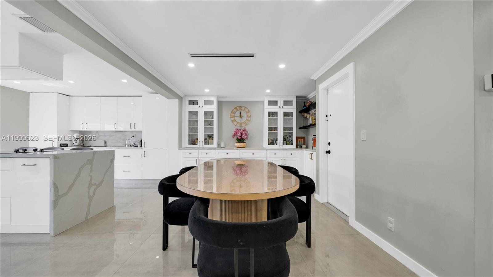 HOLLYWOOD HILLS - Residential