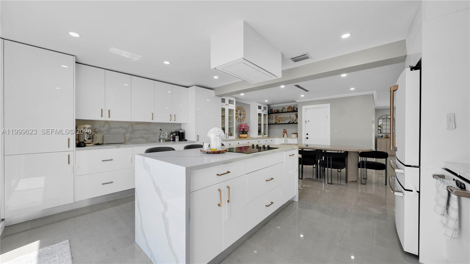 HOLLYWOOD HILLS - Residential