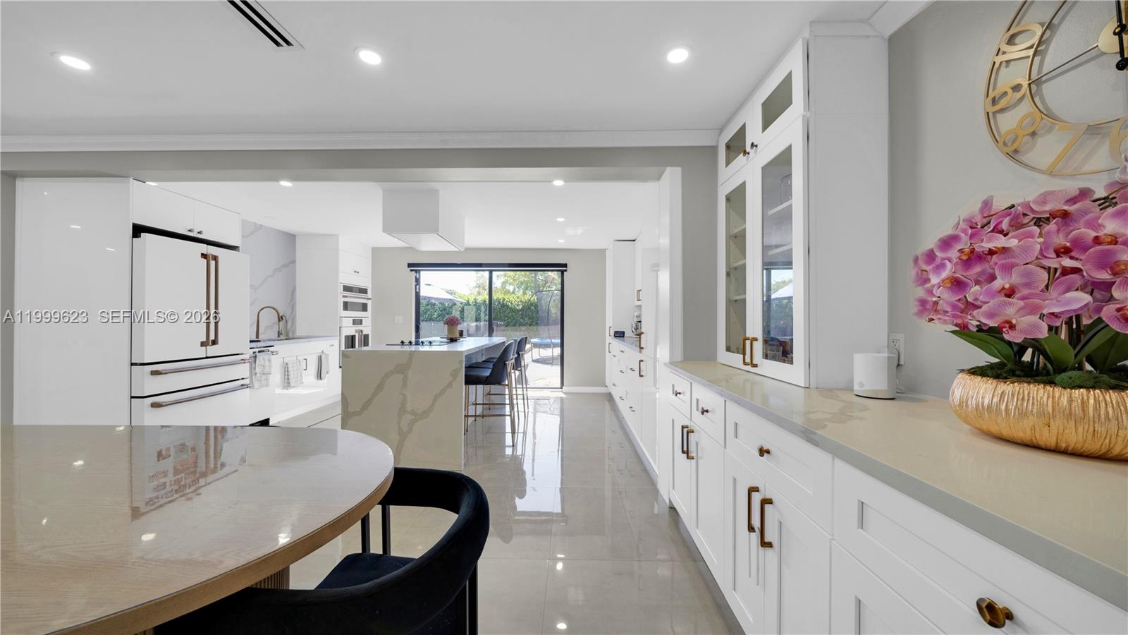 HOLLYWOOD HILLS - Residential