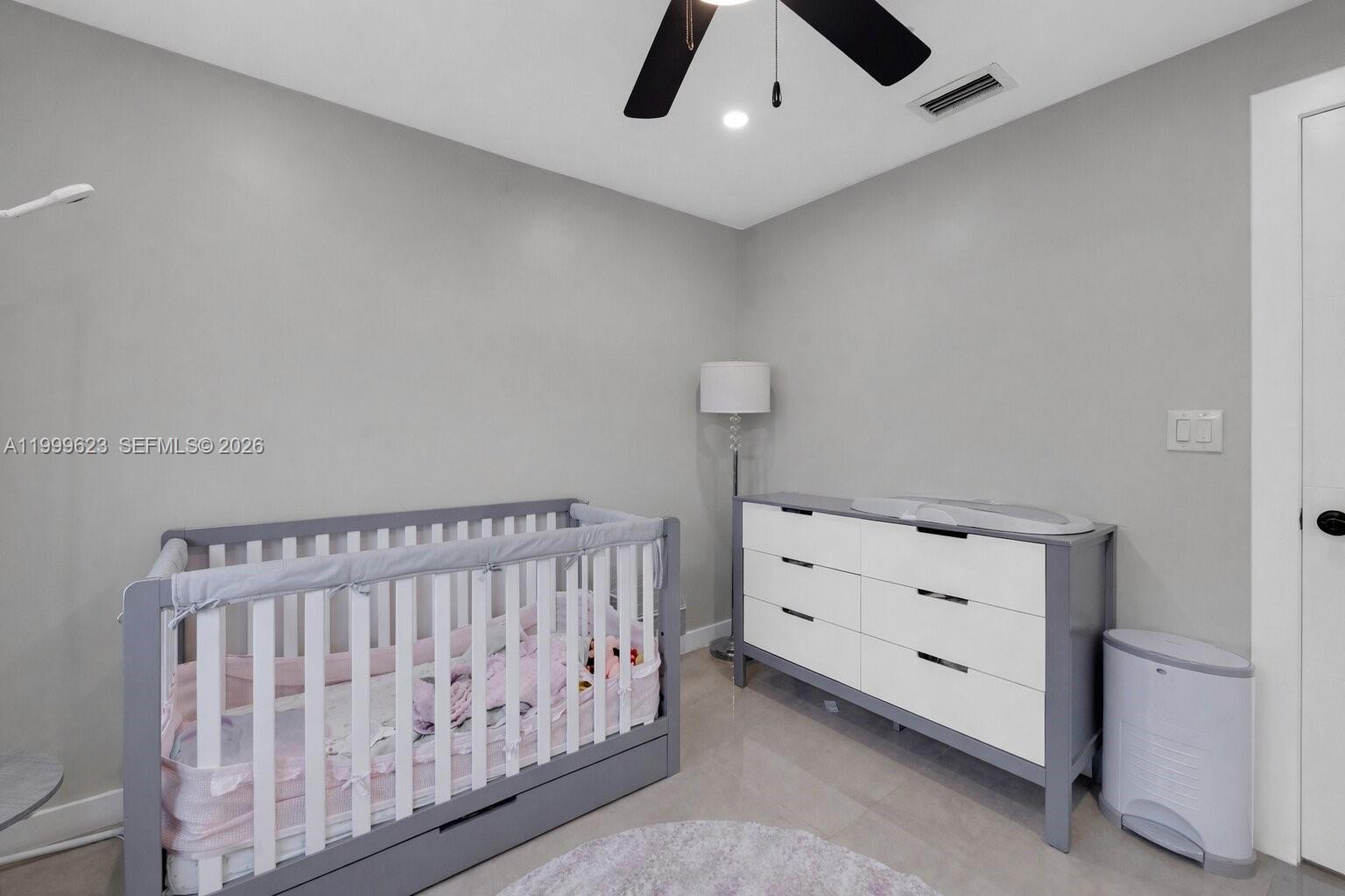 HOLLYWOOD HILLS - Residential