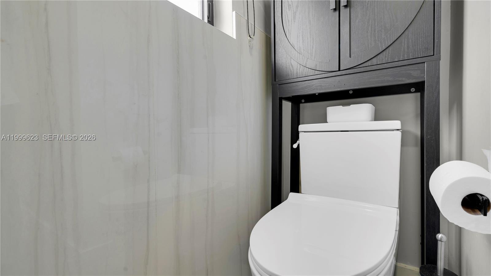 HOLLYWOOD HILLS - Residential