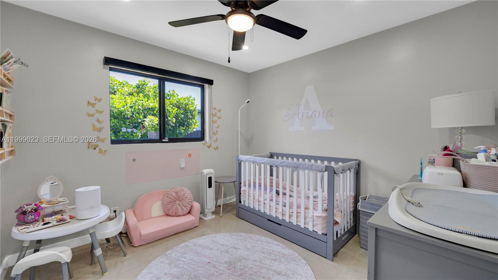 HOLLYWOOD HILLS - Residential