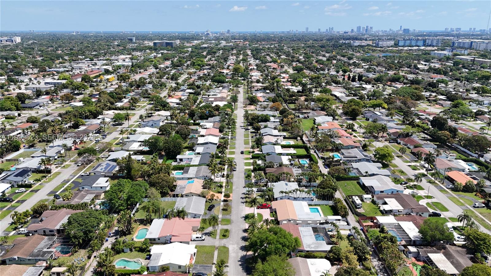 HOLLYWOOD HILLS - Residential