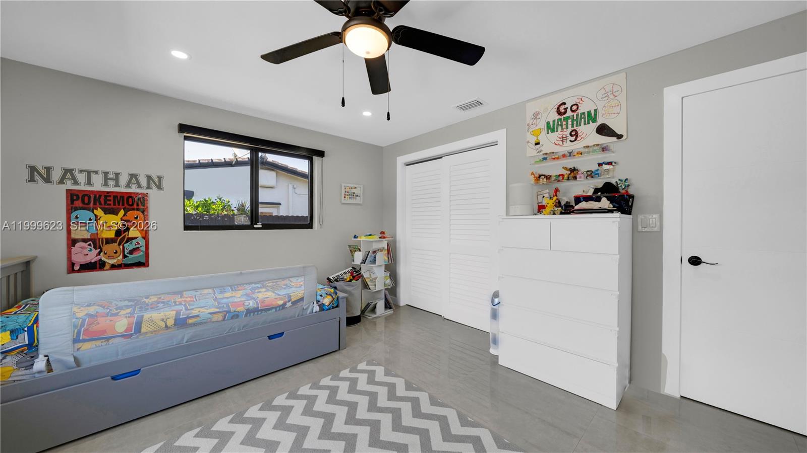 HOLLYWOOD HILLS - Residential