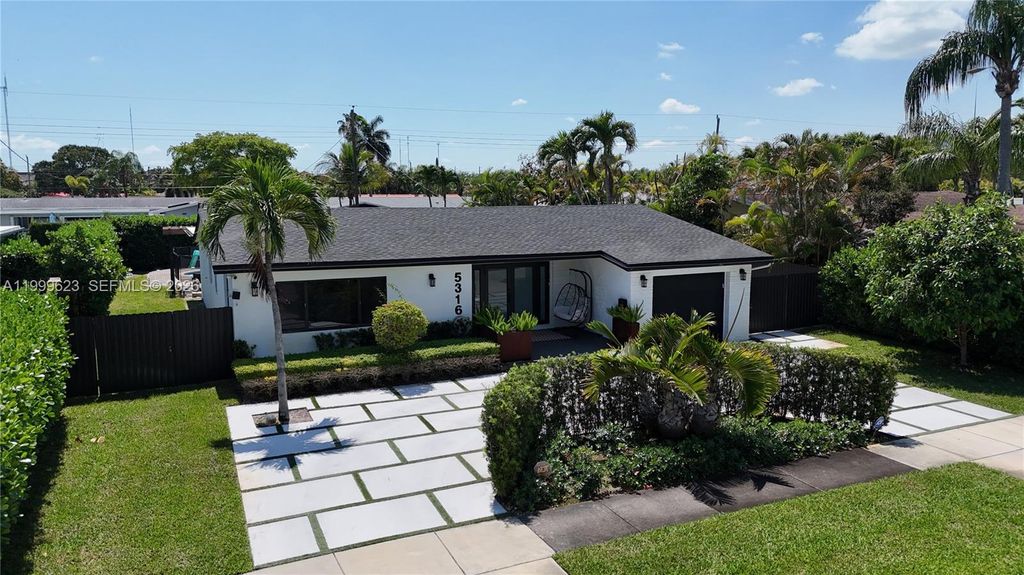 Photo of 5316 Jackson St, Hollywood, FL 33021 (MLS # A11999623)