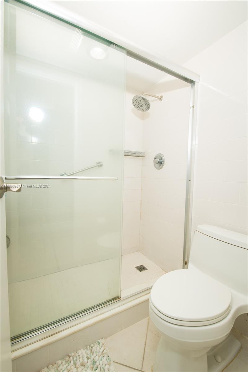 Photo 15 of 20 of 20301 W Country Club Dr 1621 condo