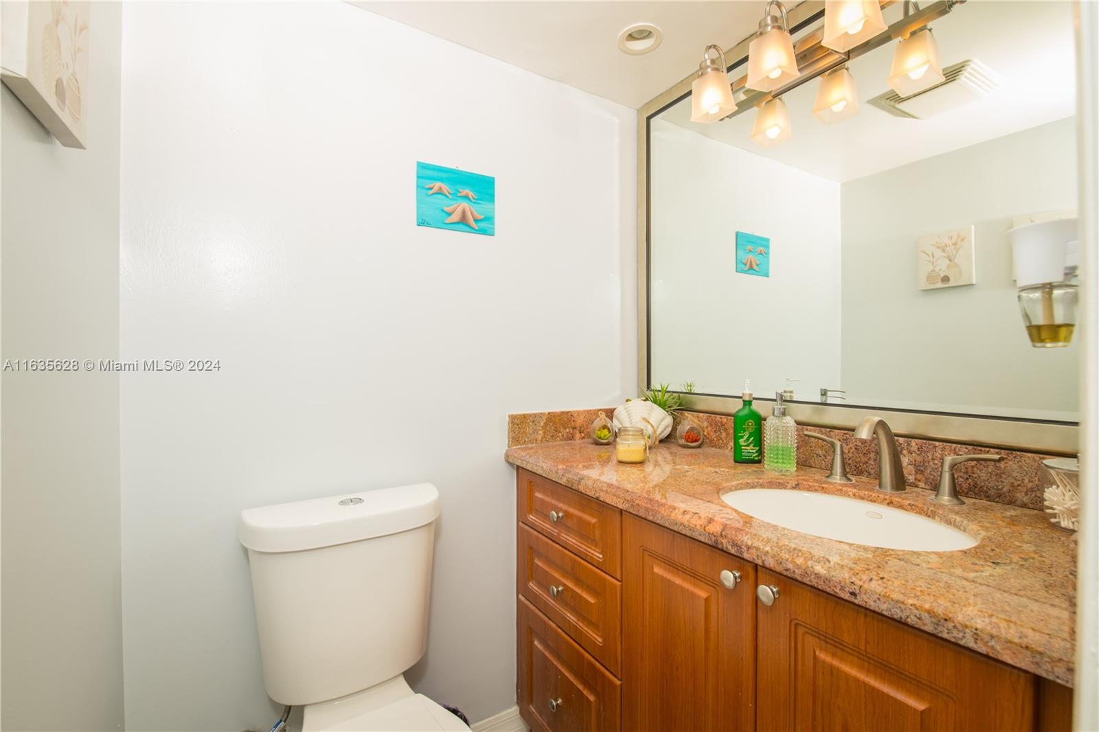 Photo 8 of 20 of 20301 W Country Club Dr 1621 condo