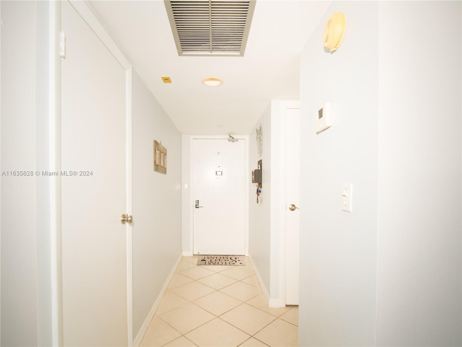 Photo 7 of 20 of 20301 W Country Club Dr 1621 condo