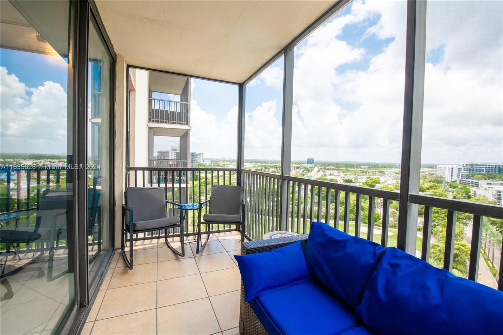 Photo 6 of 20 of 20301 W Country Club Dr 1621 condo