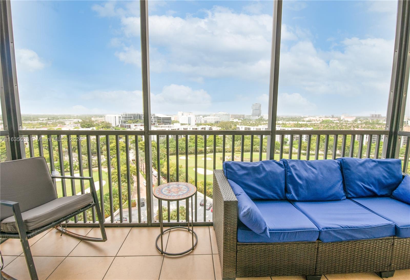 Photo 5 of 20 of 20301 W Country Club Dr 1621 condo