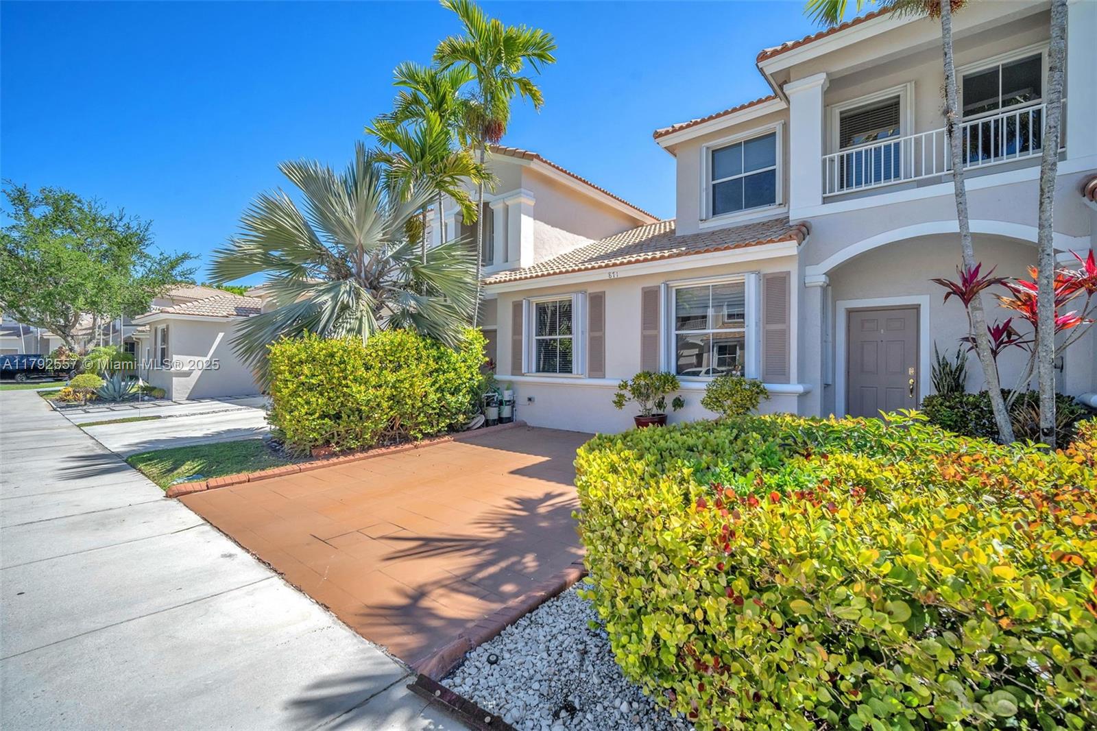 Rental Property at 871 Nw 130th Ave 871, Pembroke Pines, Miami-Dade County, Florida - Bedrooms: 3 
Bathrooms: 3  - $3,500 MO.