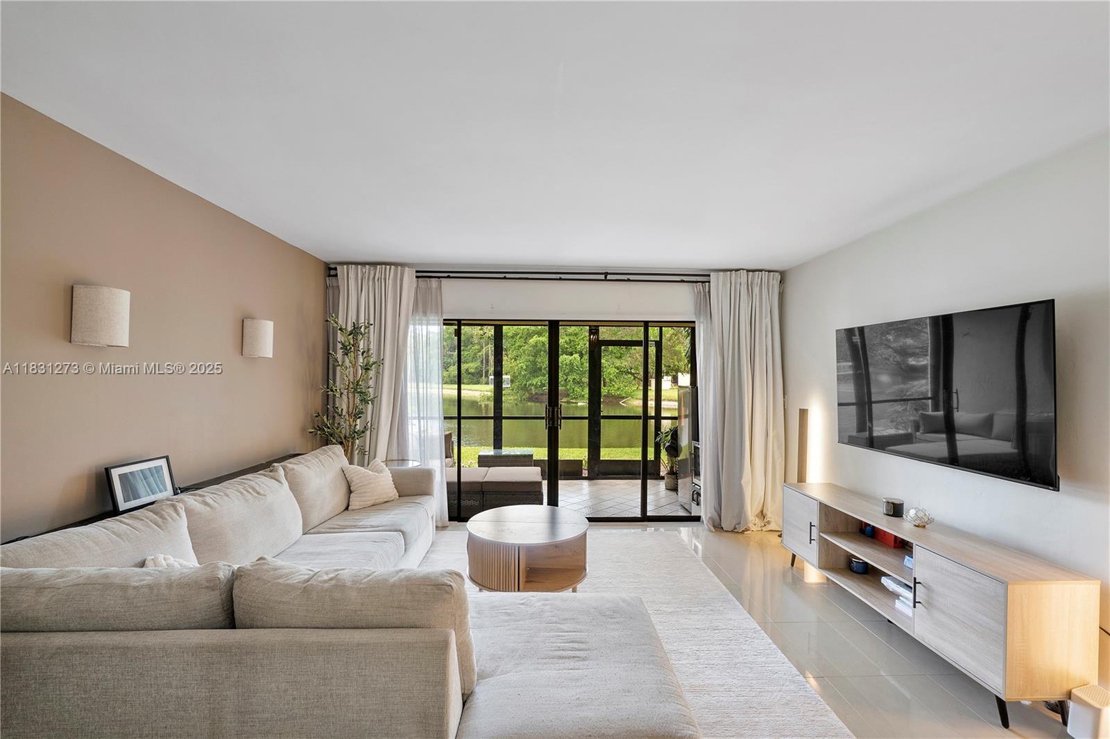 HAMMOCKS-LAKE FOREST COND - Residential