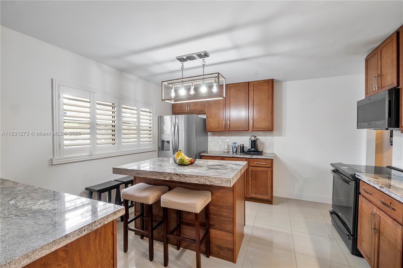 HAMMOCKS-LAKE FOREST COND - Residential