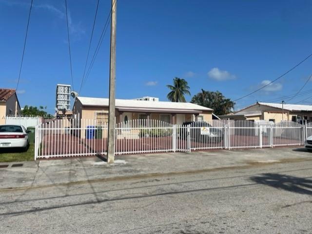 Very nice remodeled unit in a duplex. Unit features 1 bedroom, 1 bath, 2 AC units and parking for 2 cars in front of the house + (street parking available). A nice patio for entertainments. Electricity, water, waste are included.
No HOA!!!!! Please TEXT the listing agent for additional information.