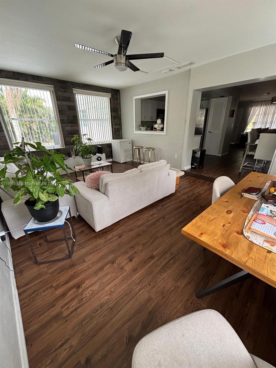 PORT ST LUCIE FLORESTA PI - Residential