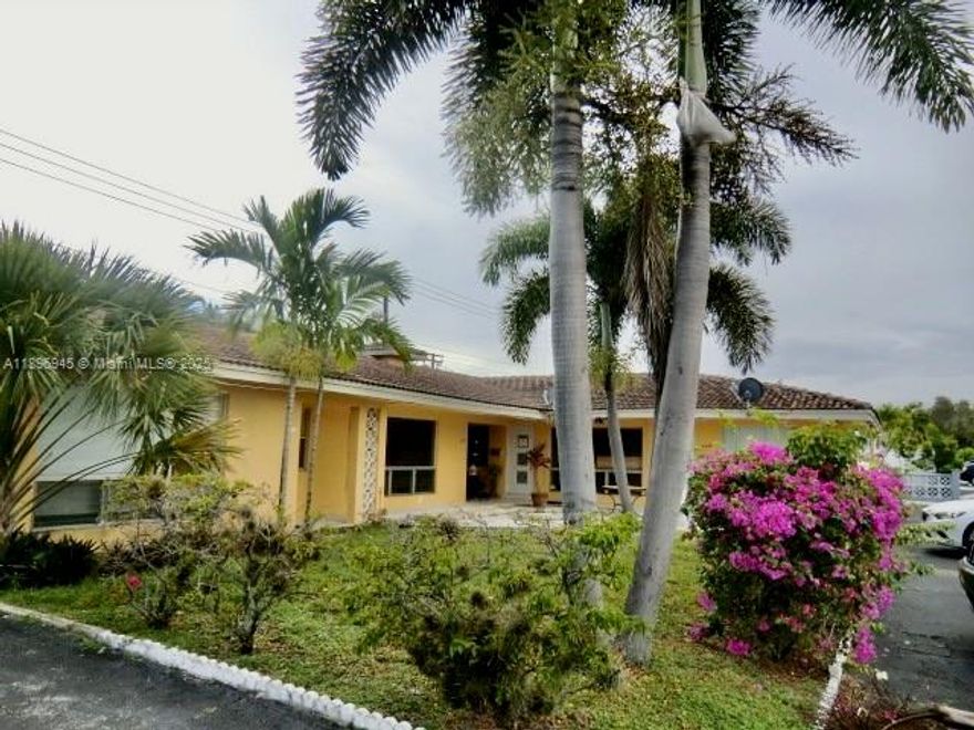 In desirable Coral Ridge subdivision, nice One Bedroom/One bath with parking and private patio. Ideally located near the Beach, Supermarkets, Restaurants, Coral Ridge Mall, Golf course and much more. Don't miss this opportunity