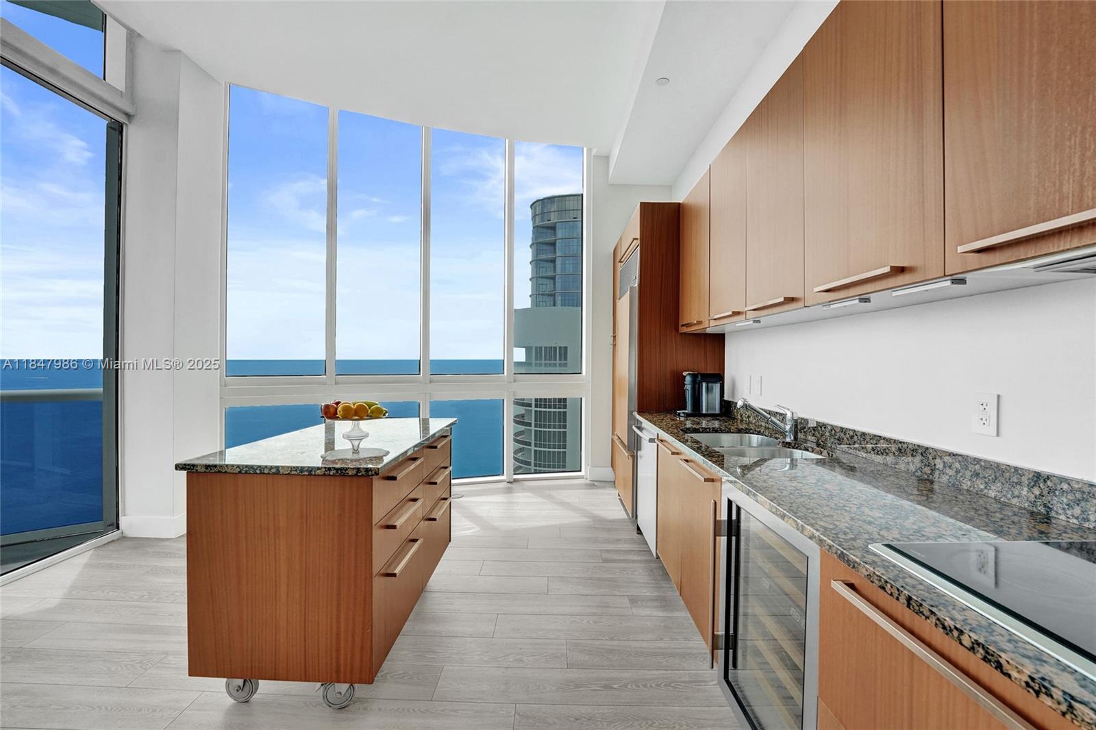 TDR TOWER II CONDO - Residential