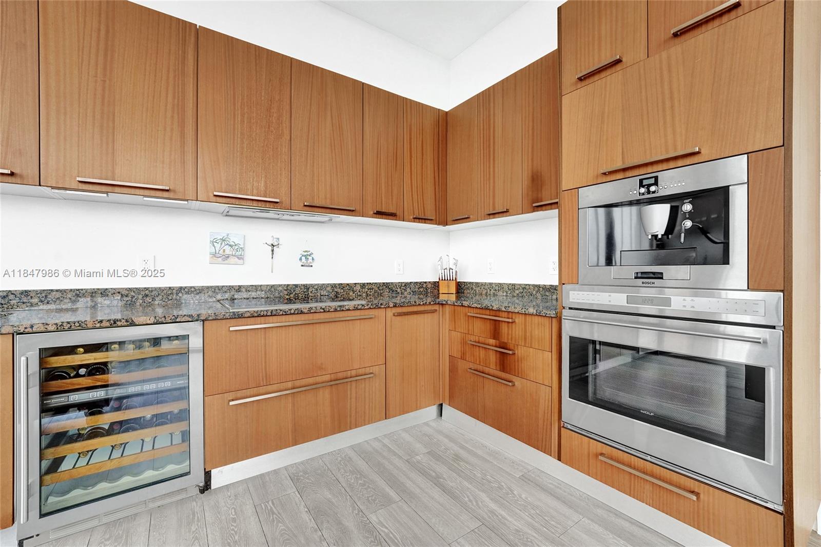 TDR TOWER II CONDO - Residential