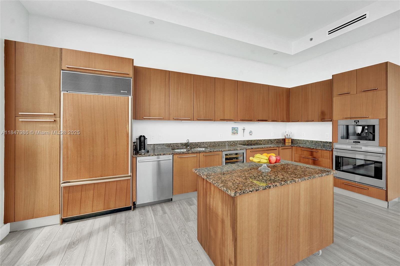 TDR TOWER II CONDO - Residential