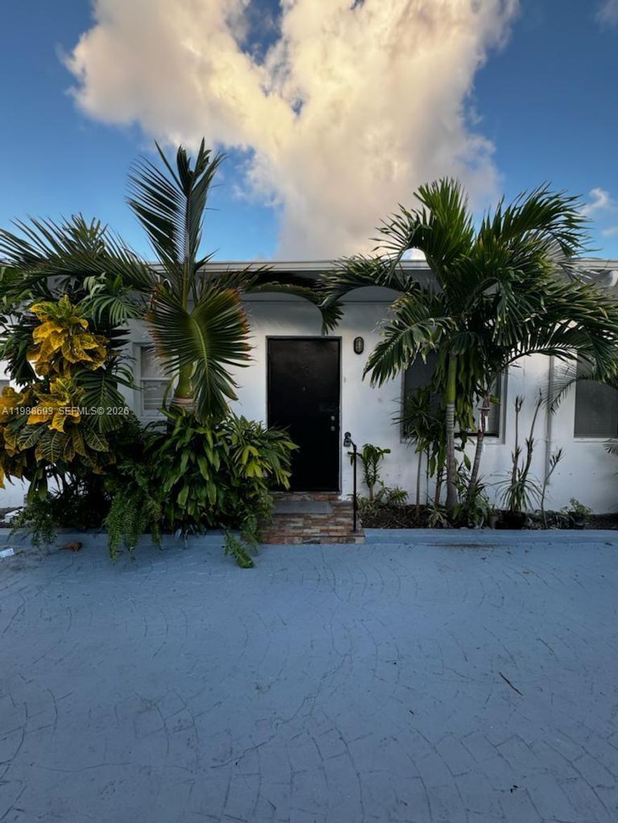 Excellently located newly renovated 1 bedroom 1 bathroom within West Miami. Laundry with coin machines. Parking spots for each unit within the perimeter of the property. Great Patio. With individual central air conditioning units. Great opportunity for Plan 8 Housing's Programs, it won't last!