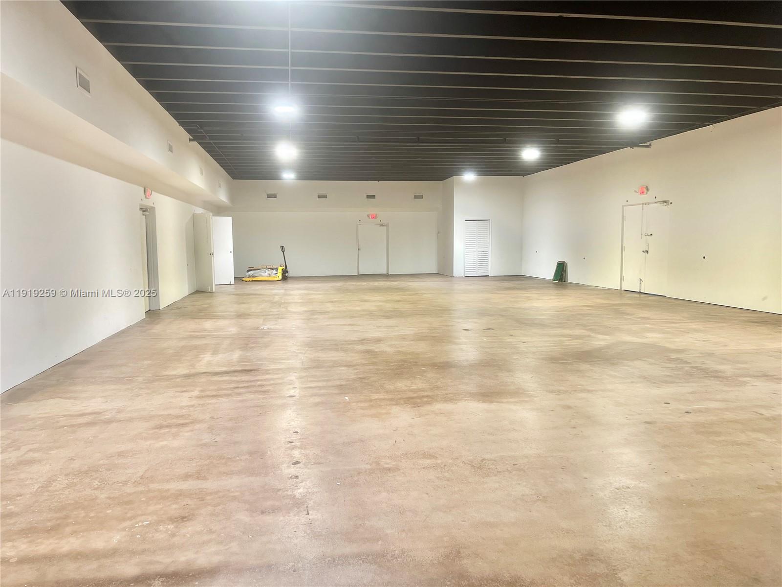 View photos, virtual tours, details... 4301 NW 72nd Ave