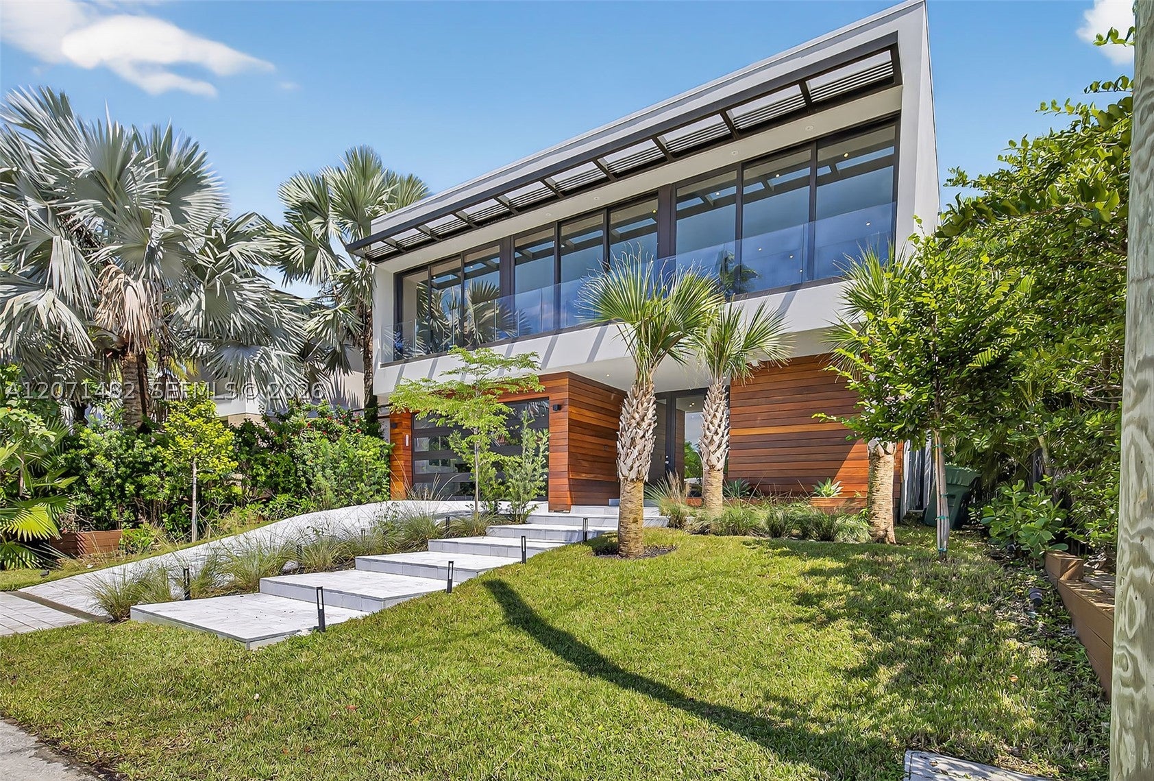 620 Solar Isle Dr