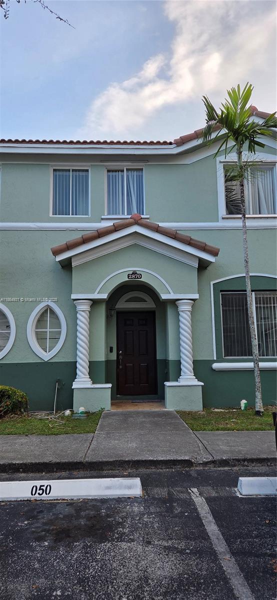 For Rent!! Two story townhouse, Modern Kitchen, freshly painted, in-unit washer/dryer, private backyard. The community offers excellent amenities including a swimming pool, landscaped common areas, and 24/7 security. Close to Turnpike Easy to show. Only one month of Security Deposit!!!