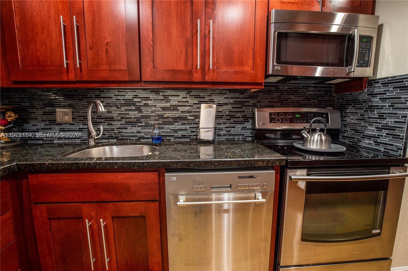 CARAVEL CONDOMINIUM APART - Residential Lease