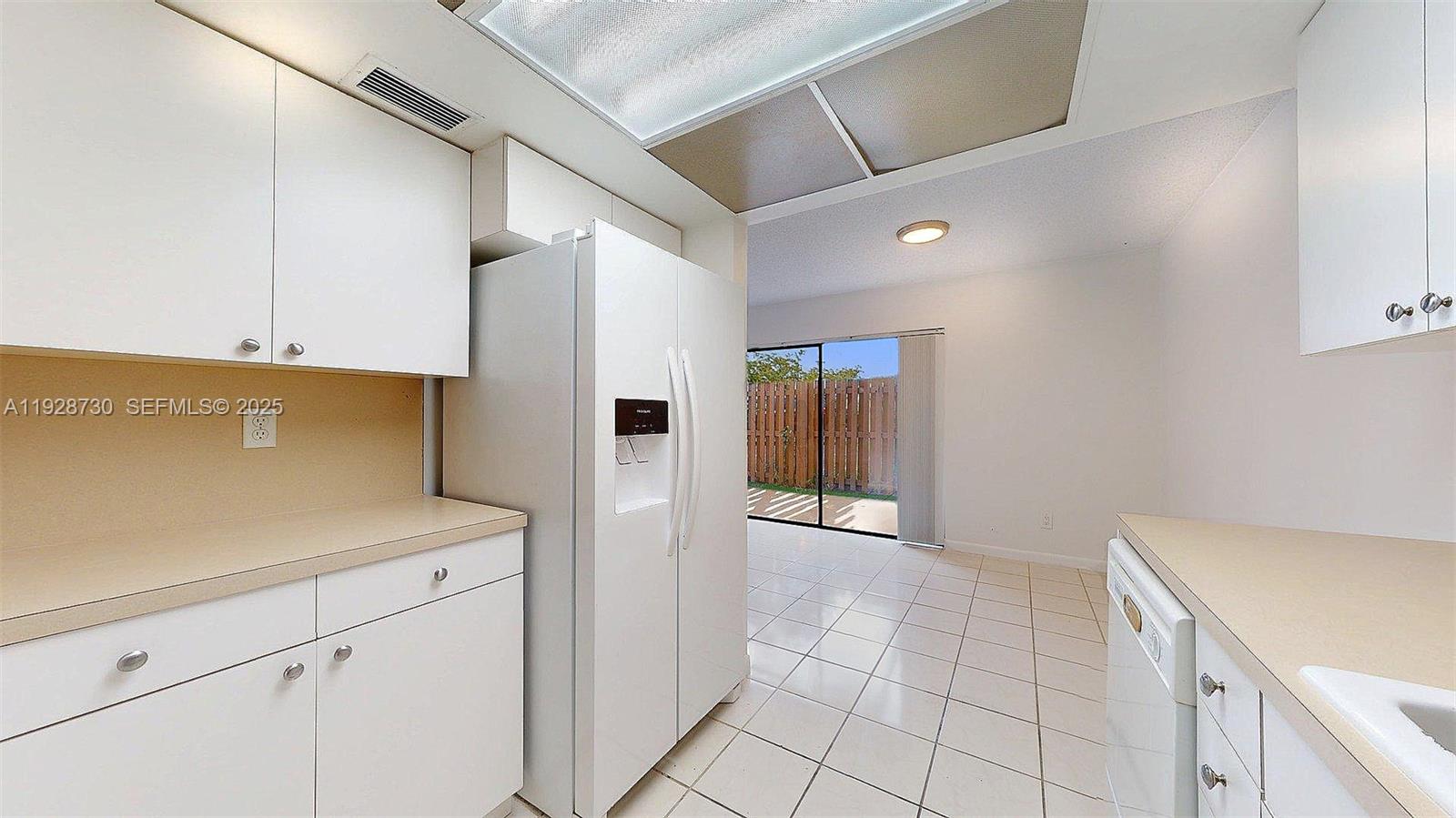 GREENGLADES CONDO NO 10 - Residential