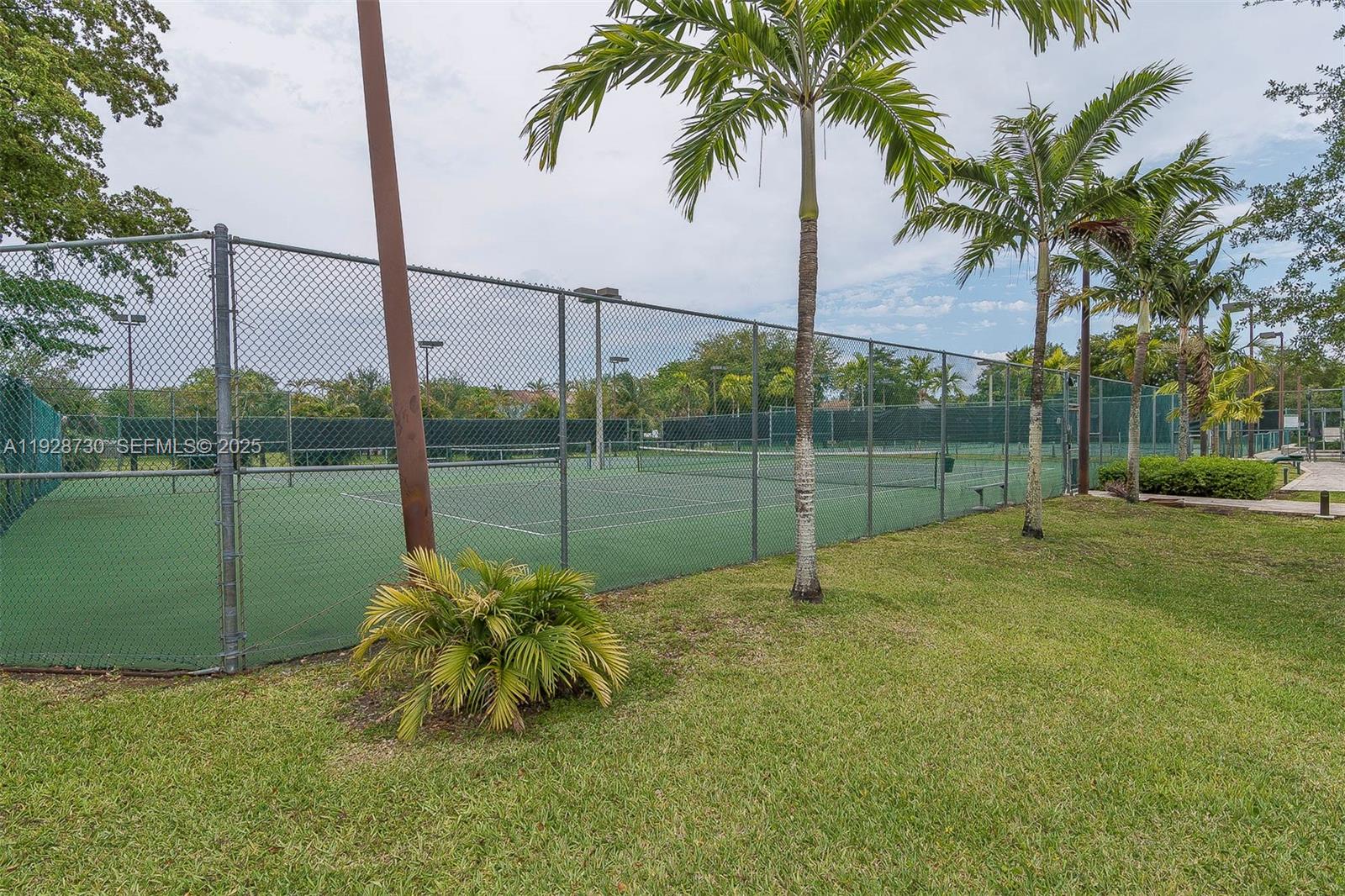 GREENGLADES CONDO NO 10 - Residential