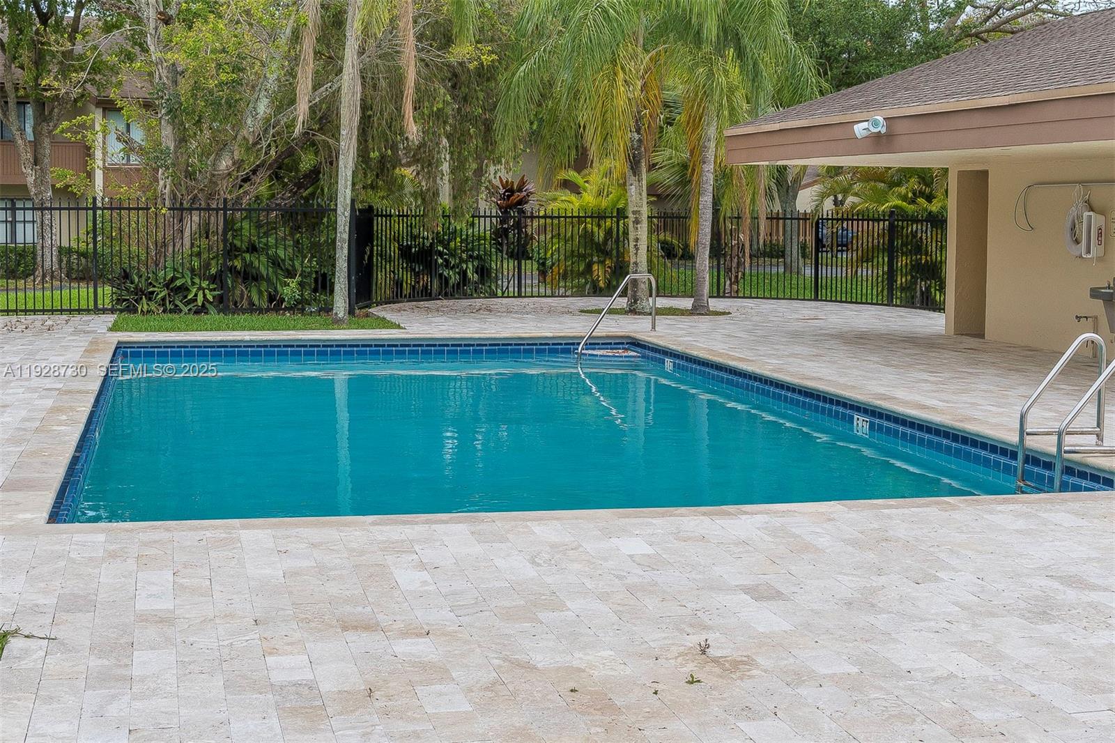 GREENGLADES CONDO NO 10 - Residential