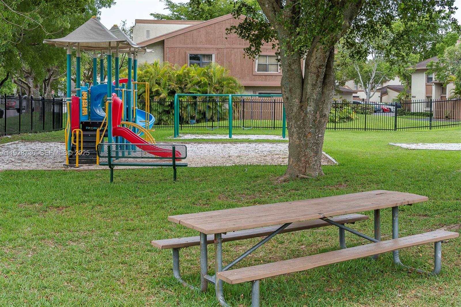 GREENGLADES CONDO NO 10 - Residential