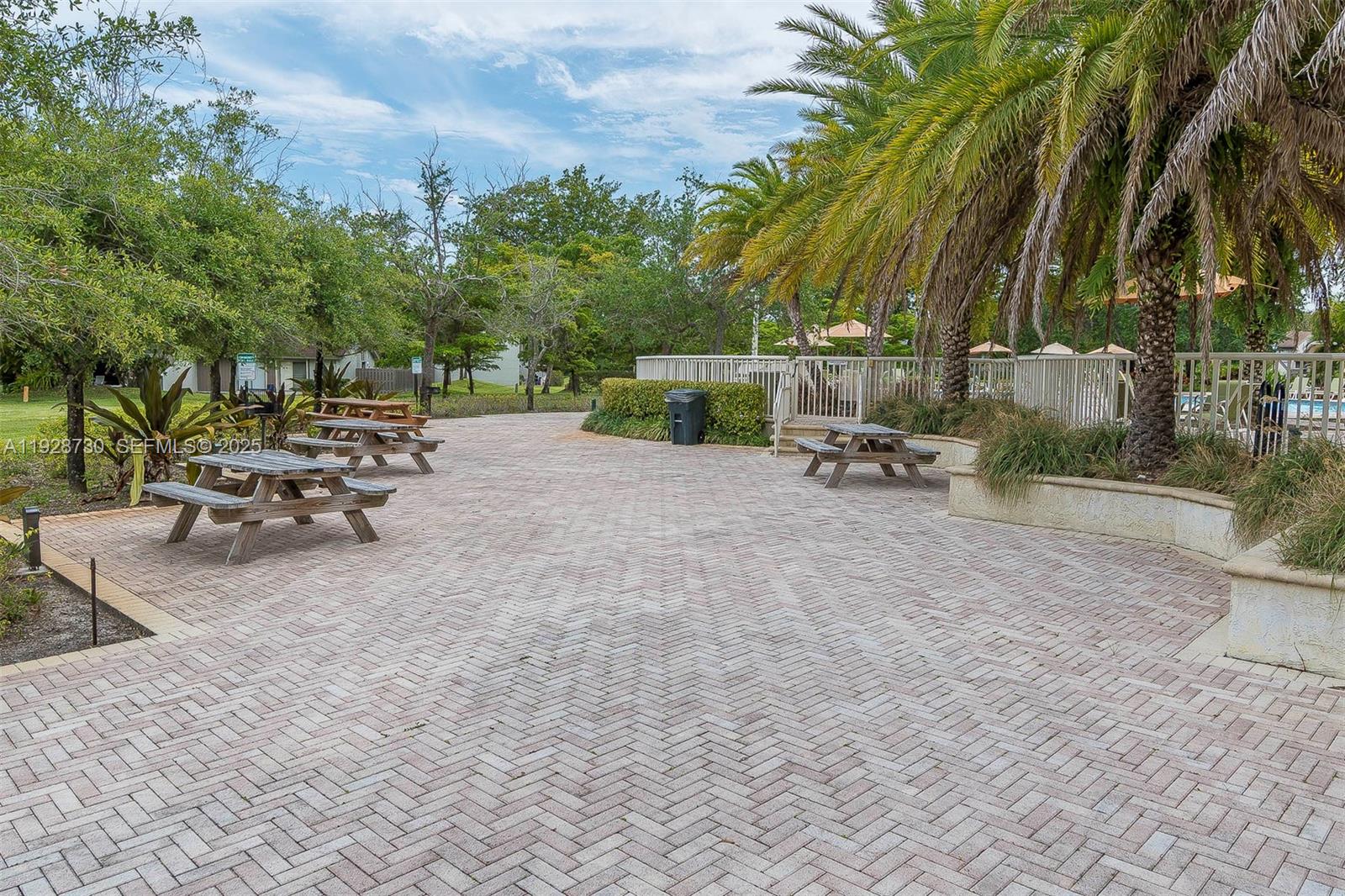 GREENGLADES CONDO NO 10 - Residential