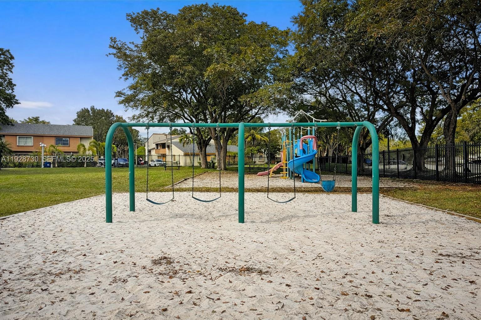 GREENGLADES CONDO NO 10 - Residential