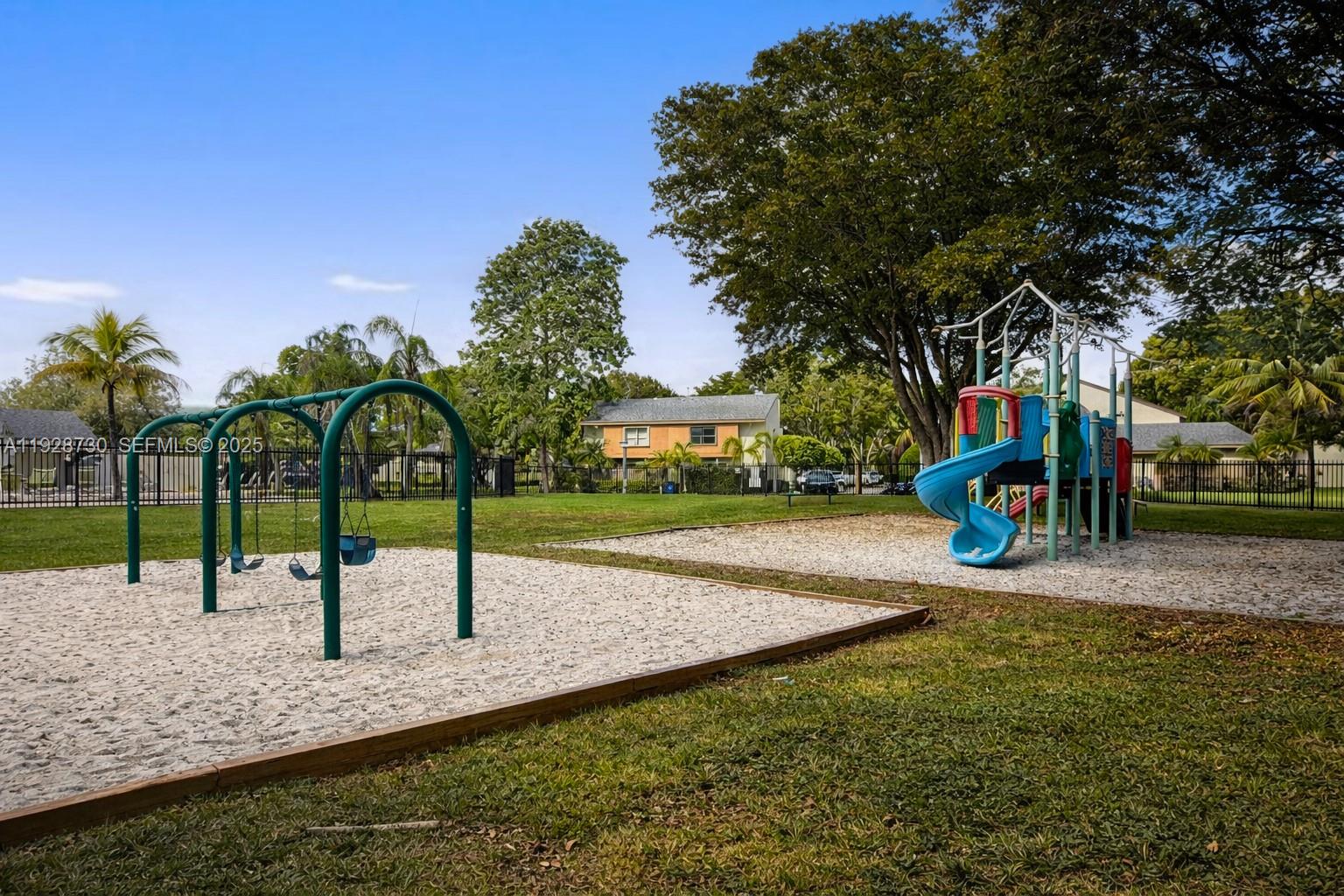 GREENGLADES CONDO NO 10 - Residential