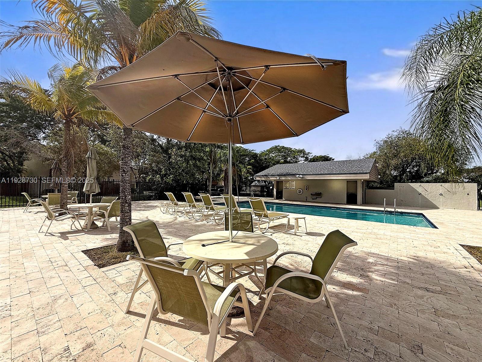 GREENGLADES CONDO NO 10 - Residential