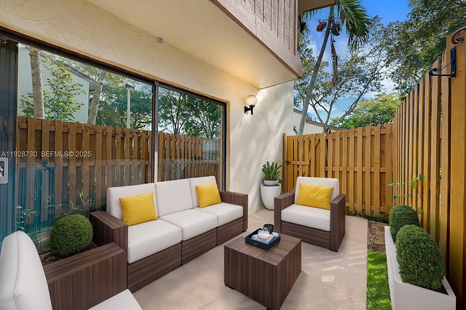 GREENGLADES CONDO NO 10 - Residential