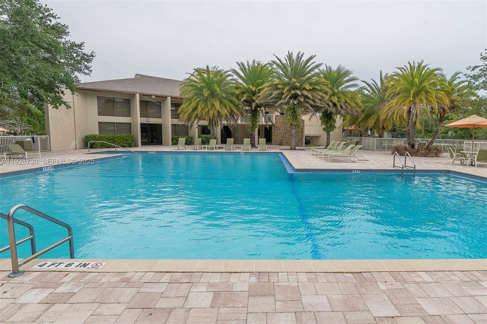 GREENGLADES CONDO NO 10 - Residential