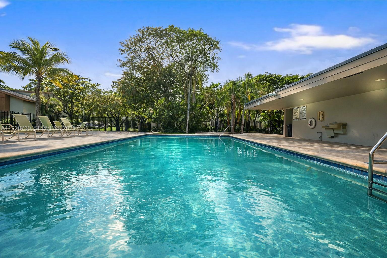 GREENGLADES CONDO NO 10 - Residential