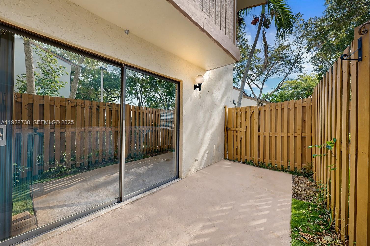 GREENGLADES CONDO NO 10 - Residential