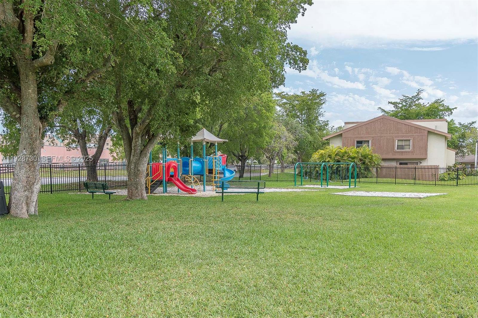 GREENGLADES CONDO NO 10 - Residential