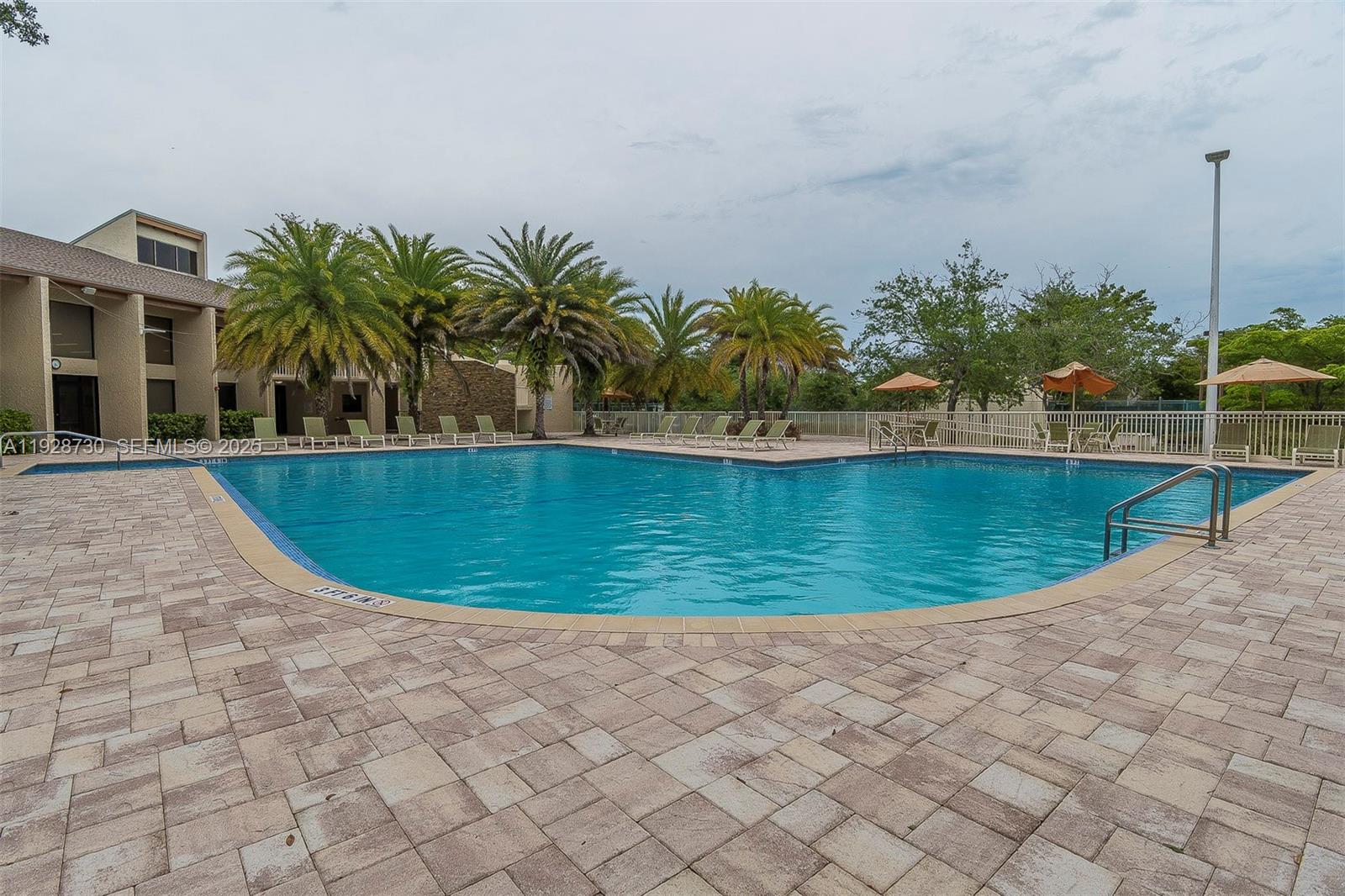 GREENGLADES CONDO NO 10 - Residential