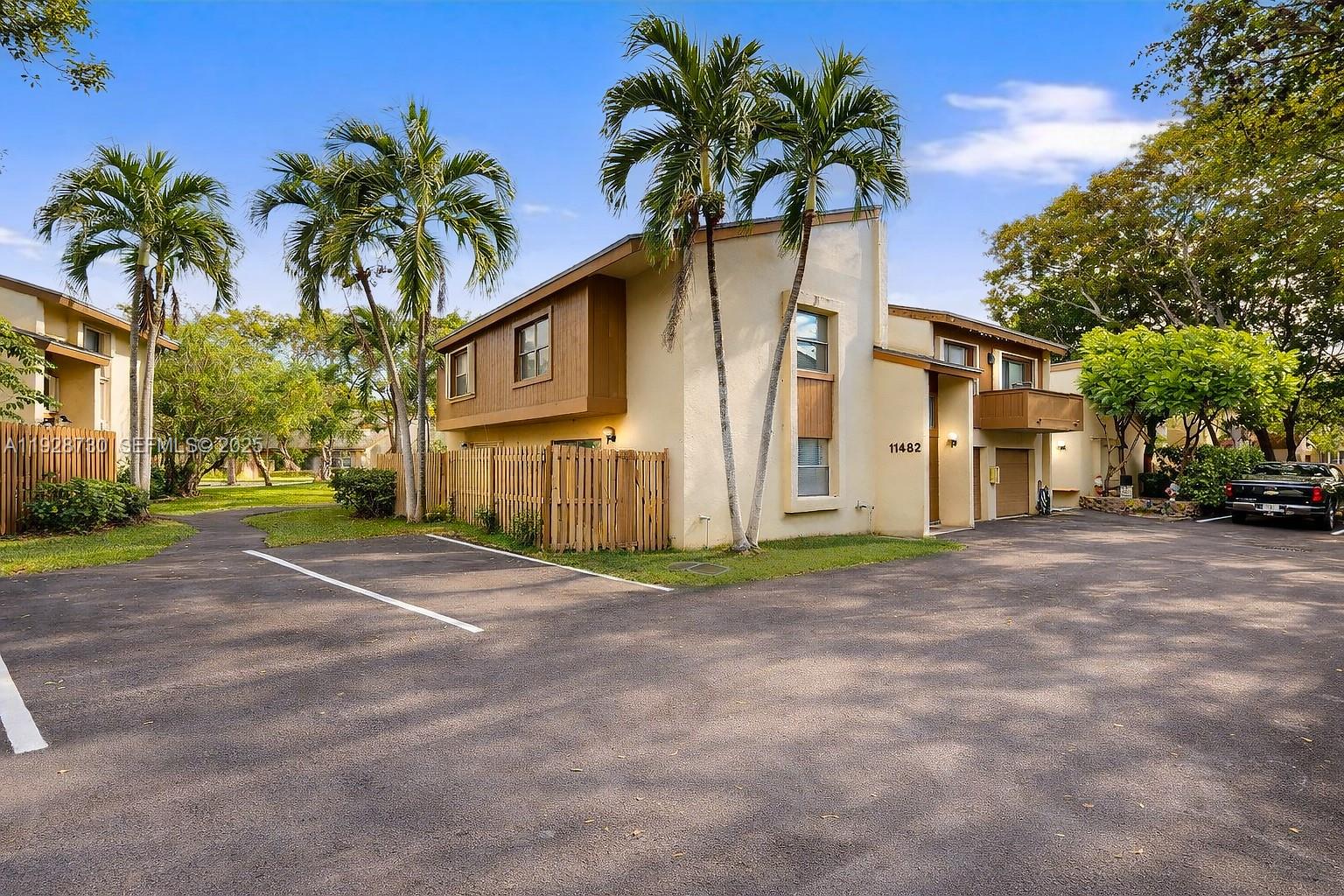 GREENGLADES CONDO NO 10 - Residential