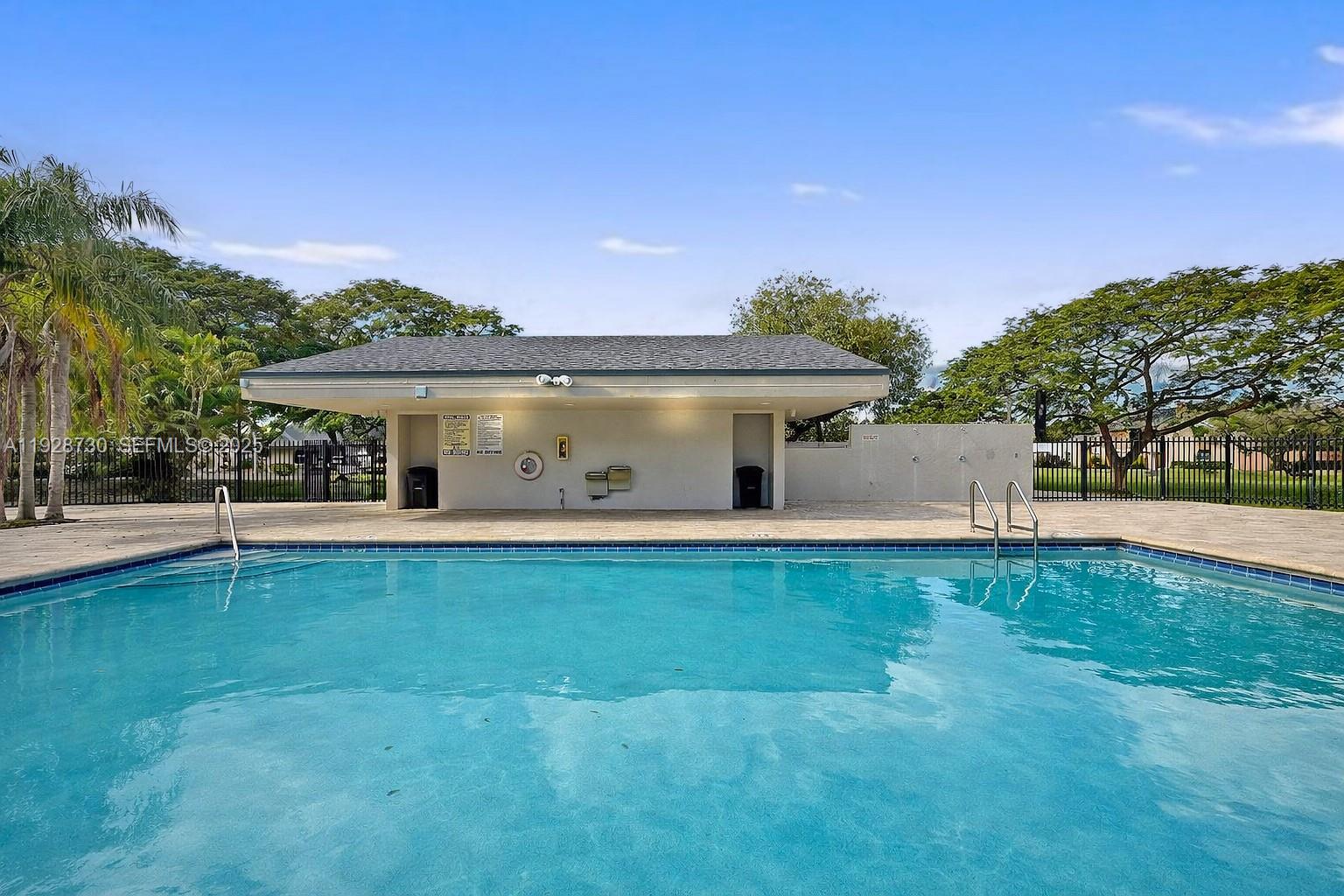 GREENGLADES CONDO NO 10 - Residential