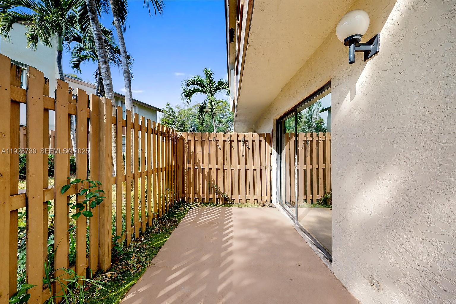 GREENGLADES CONDO NO 10 - Residential