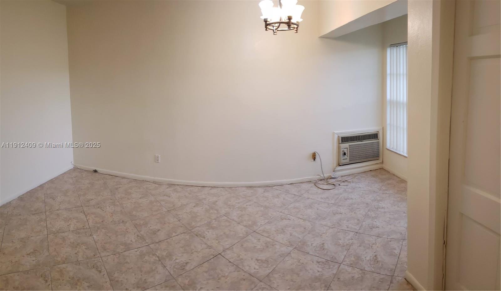 FLORAL PARK VILLAS 10 INC - Residential Lease